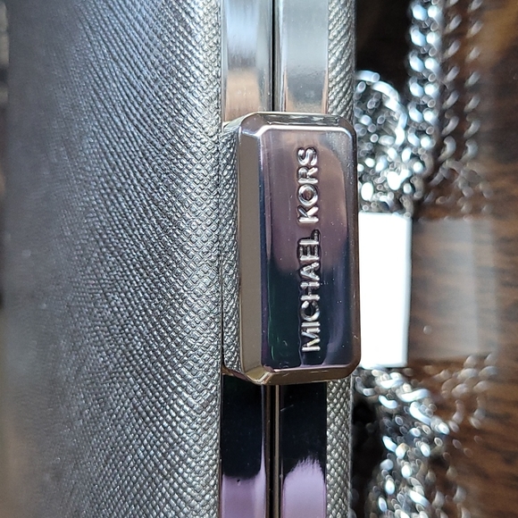 MICHAEL KORS NWT AUTHENTIC ELSIE LEATHER FLAT CROSSBODY! - Picture 5 of 8